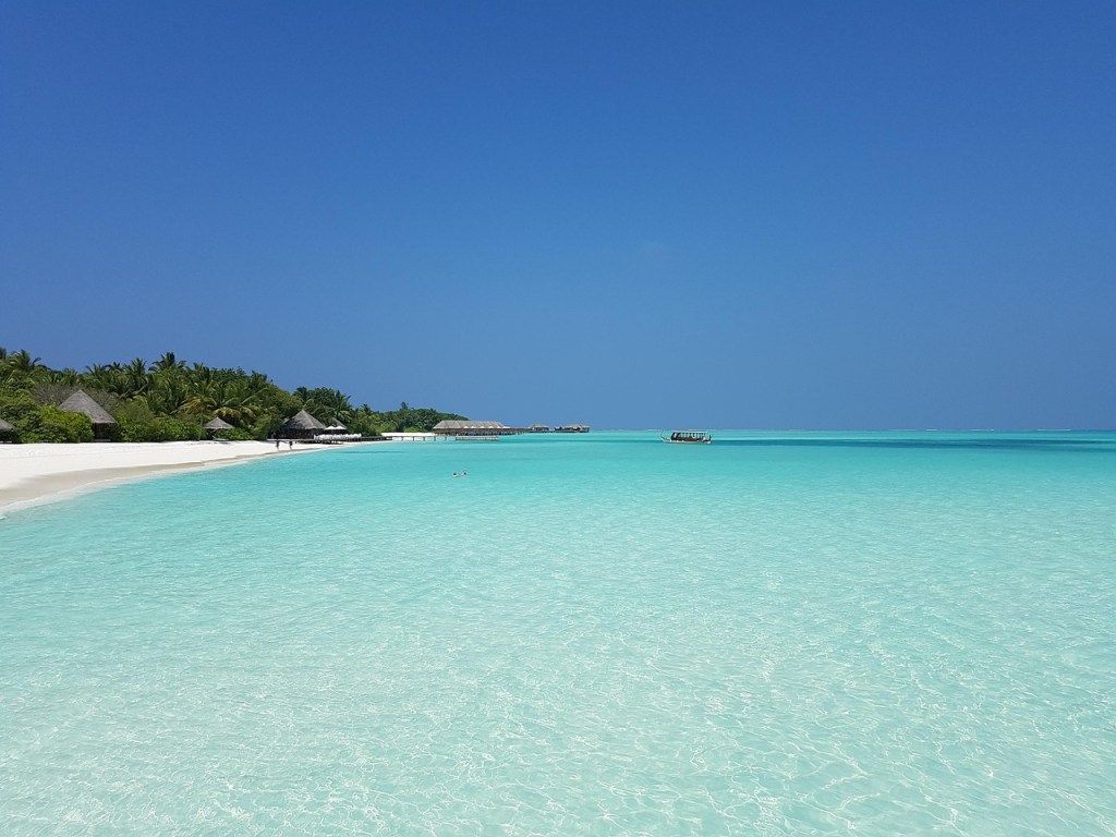maldive-spiaggia-disabbia-bianca-e-acqua-cristallina