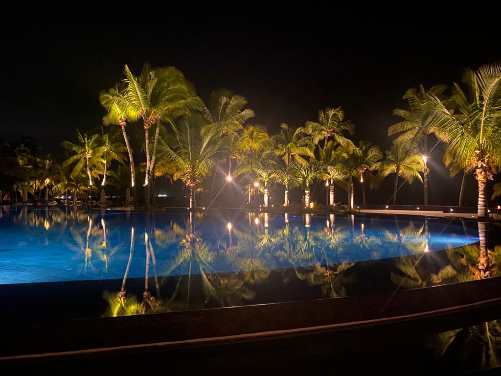 resort-di-lusso-a-mauritius-di-sera-illuminato