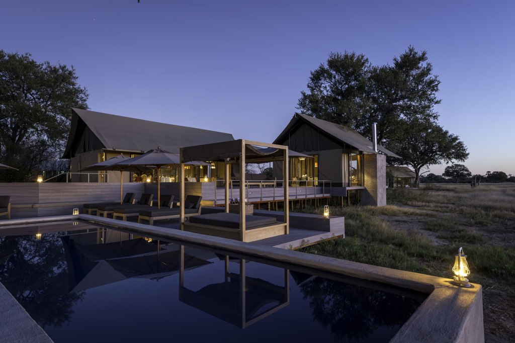 linkwasha-camp-in-zimbabwe-al-tramonto-area-della-piscina